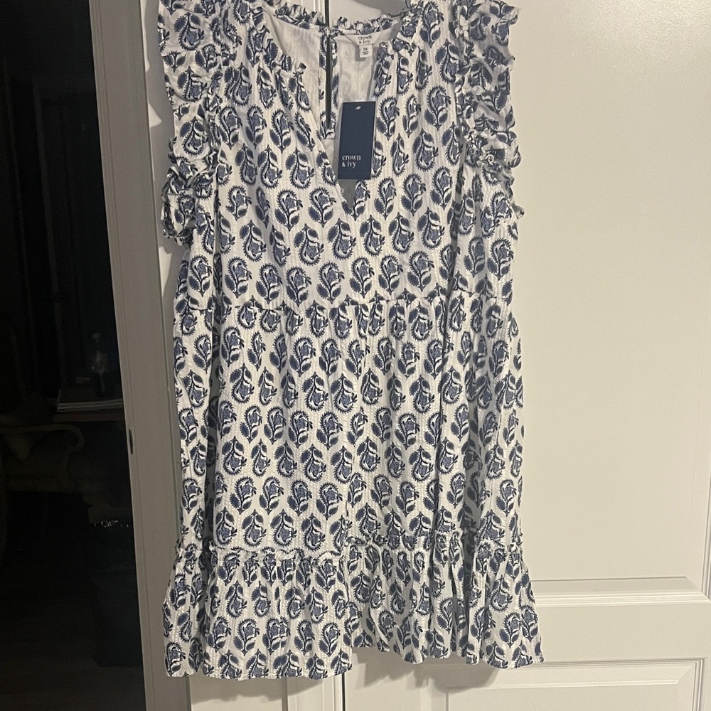 crown & ivy White Tunic with Blue Floral Print and Ruffle Hem